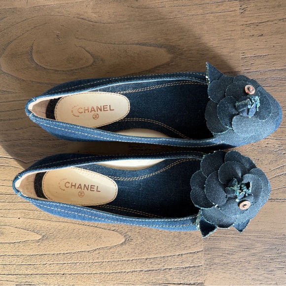 Chanel Navy Denim Flower Flats size 37.5 ballet flats - Picture 2 of 6